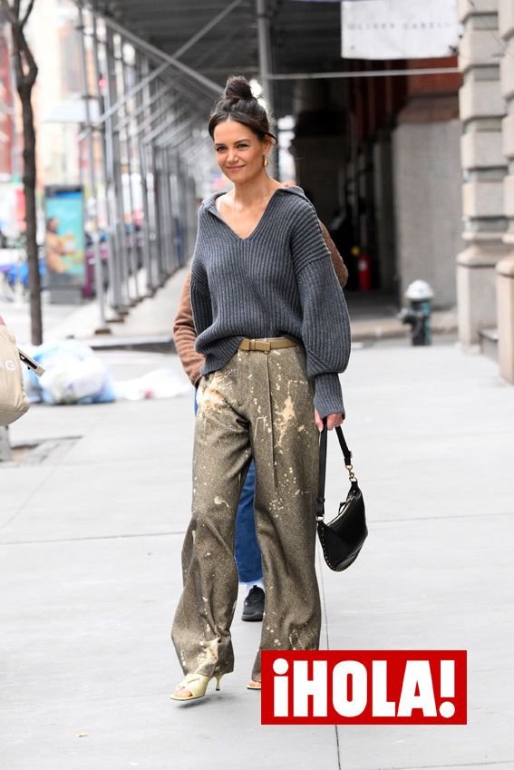 El impactante pantalón manchado de Katie Holmes 