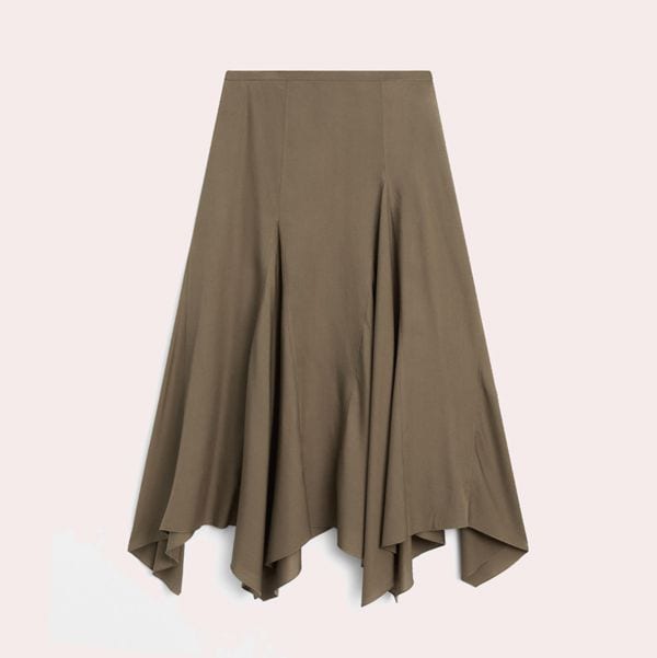 Una falda midi de Massimo Dutti muy estilosa y ligera