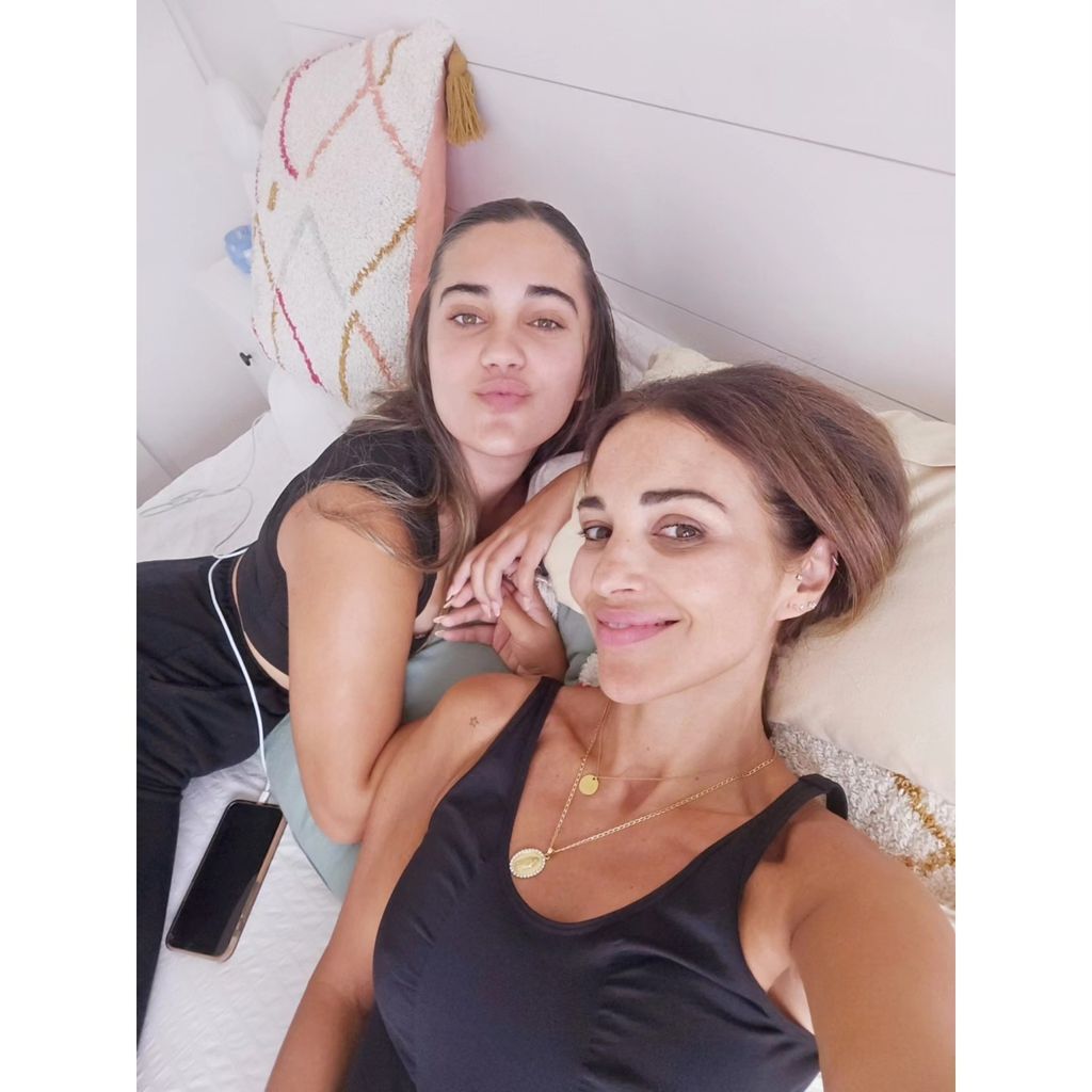 Paula Echevarría y Daniella Bustamante en su casa de Asturias