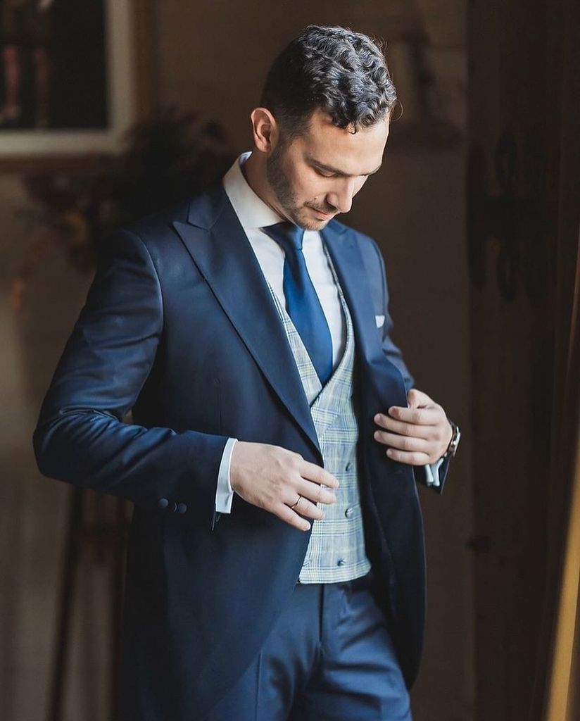 novio con chaqué protocolo