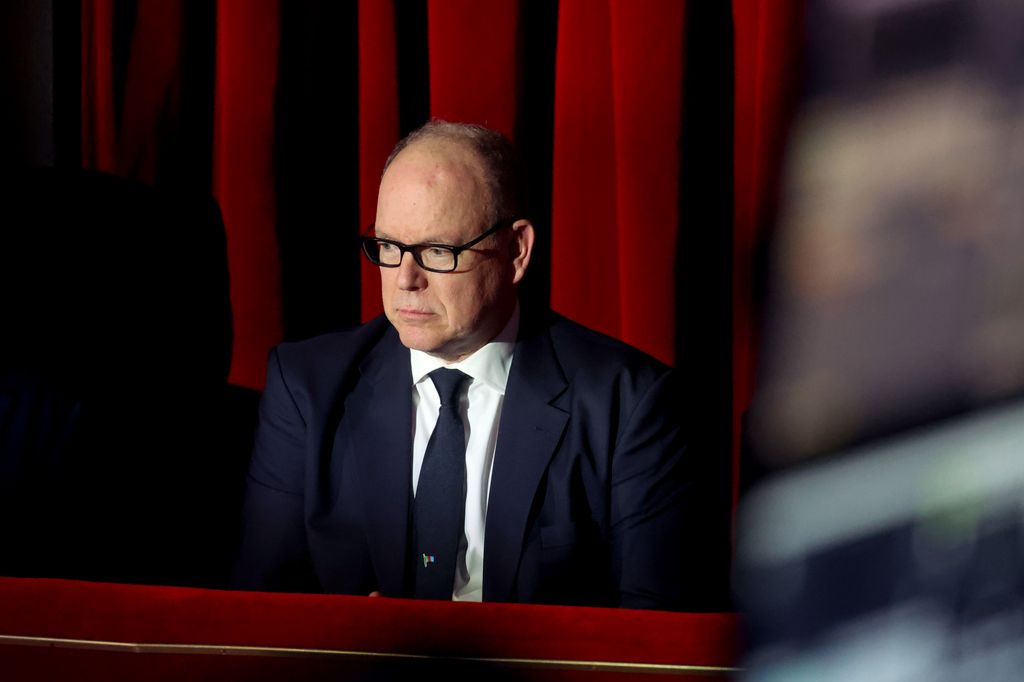 El príncipe Alberto de Mónaco asiste a la 74.ª edición del Festival de la Canción de Sanremo en el Teatro Ariston, el 9 de febrero de 2024, en Sanremo (Italia)