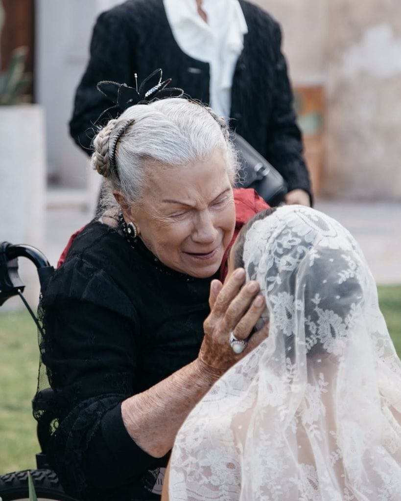 Ale Capetillo junto a su Yeya el día de su boda.