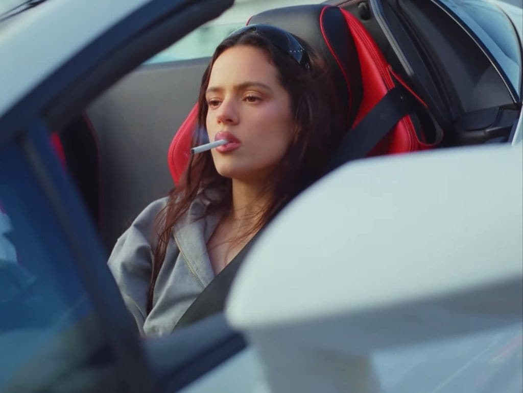 Rosalía, en el videoclip de 'La Perla', dirigido por Stillz