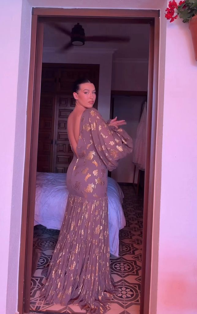 Alba Díaz con un vestido de su madre, Vicky Martín Berrocal, de hace 14 años.