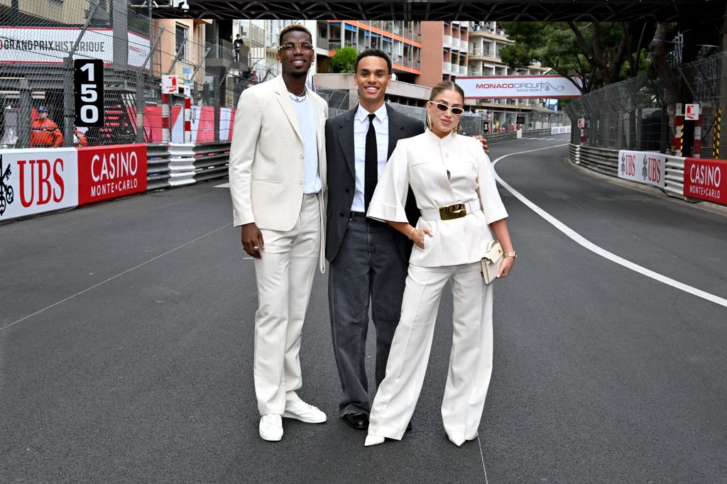 Alexandre Grimaldi con Paul Pogba y su mujer, Maria Zulay Pogba en el Grand Prix de Mónaco el 26 de abril