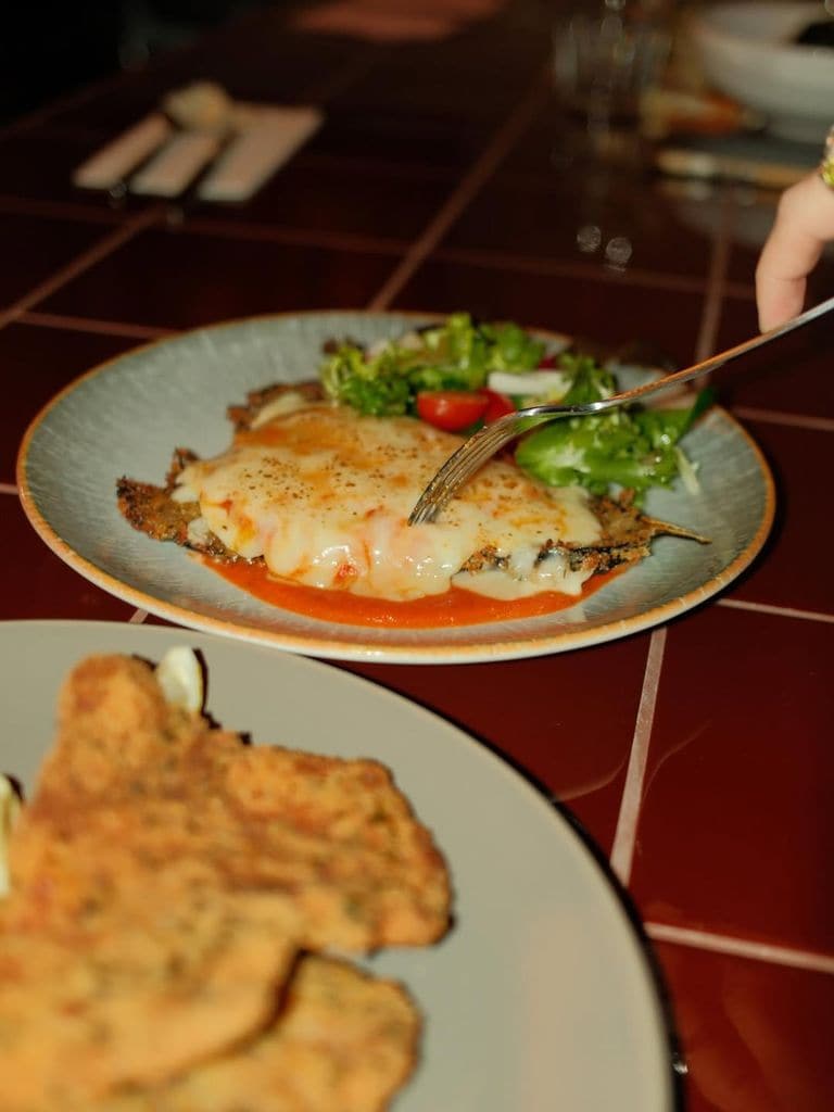 La 'parmigiana' que Sofía y sus amigas pidieron en Querido Martínez Wine Bar este fin de semana