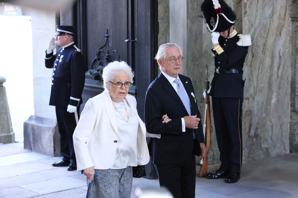 La princesa Cristina y Tord Magnusson durante la celebración de las bodas de oro del rey y la reina de Suecia en la iglesia de Slottskyrkan, en Estocolmo