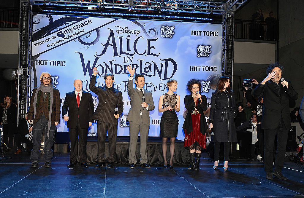 Johnny Depp, Matt Lucas, Crispin Glover, Michael Sheen, Mia Wasikowska, Helena Bonham Carter, Anne Hathaway y Tim Burton en la premier de 'Alicia en el País de las Maravillas'