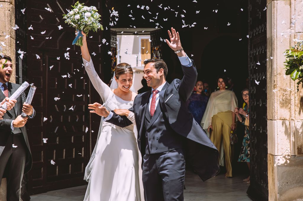 Boda en Sevilla salida iglesia