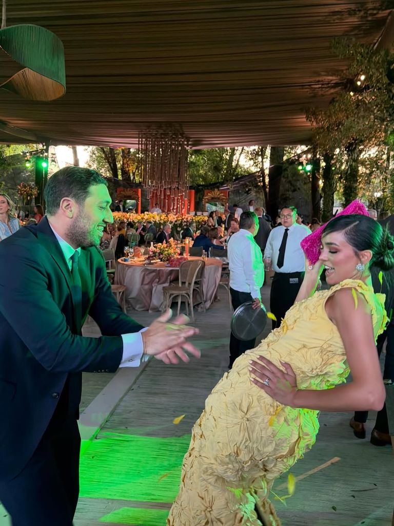 Ale Capetillo y su esposo Nader la pasaron increíble en la boda a la que acudieron como invitados.