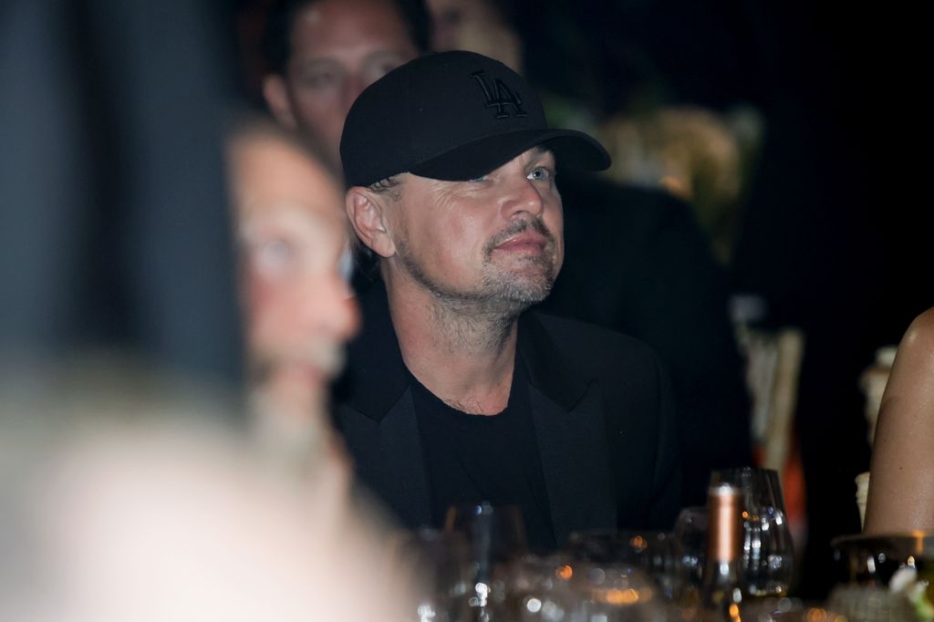 Leonardo DiCaprio habría dejado una propina de 50.000 euros tras una cena en la Riviera Francesa, según relató el presentador Benjamin Castaldi
