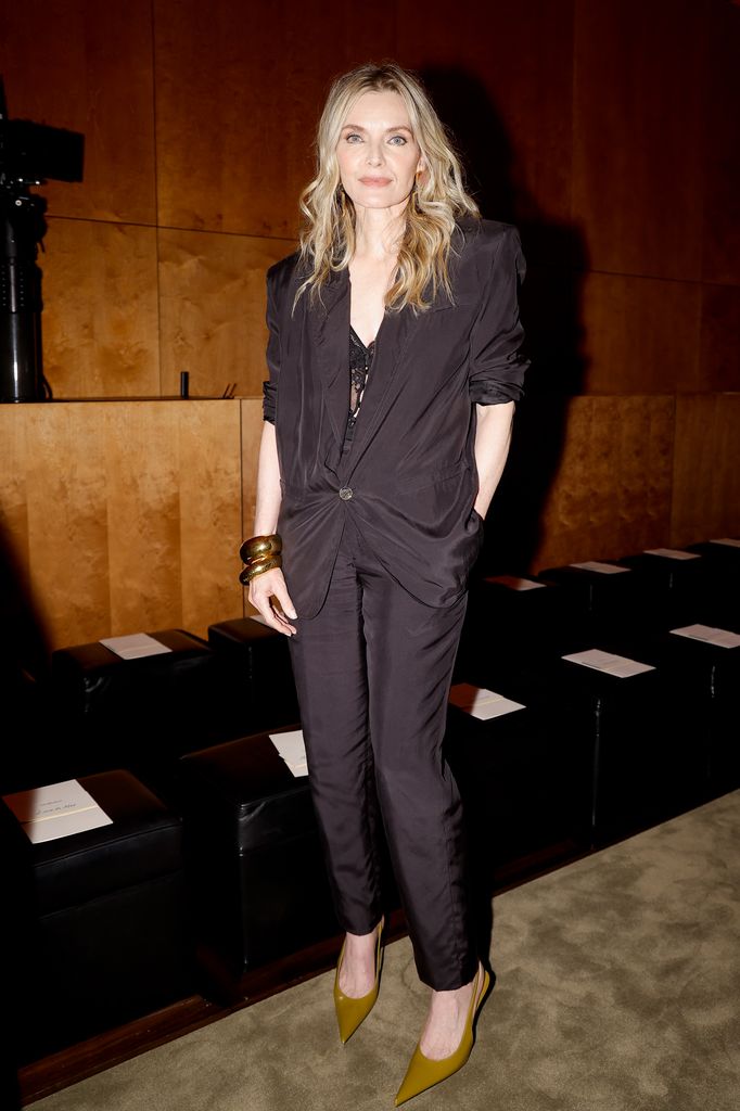 Michelle Pfeiffer en el desfile de Saint Laurent en la Fashion Week de Paris 2026