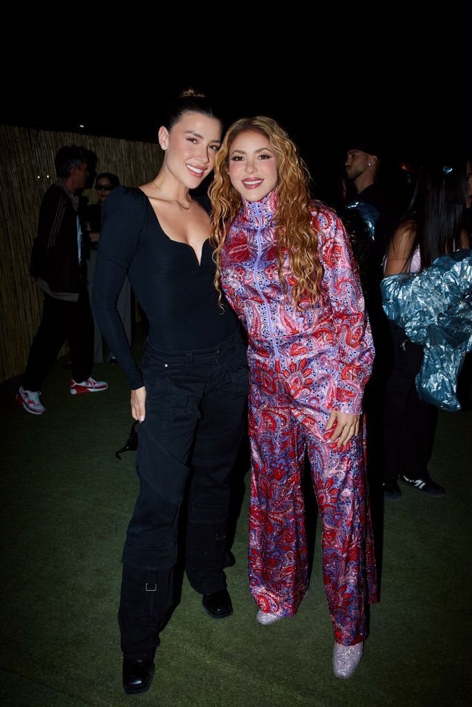 Michelle Salas y Shakira, en el concierto de 'Las Mujeres Ya No Lloran World Tour' que dio este viernes 25 de septiembre en Madrid