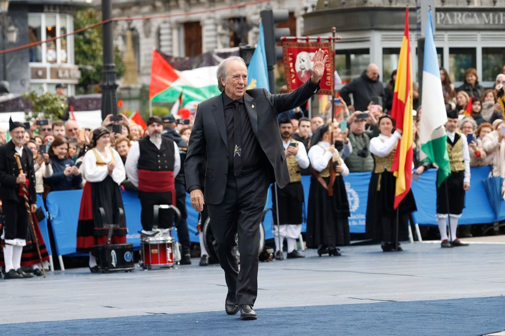 Joan Manuel Serrat llegando a los Premios Princesa de Asturias 2024