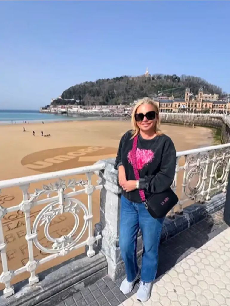 Belén Esteban, en el paseo de la playa de La Concha, en San Sebastián