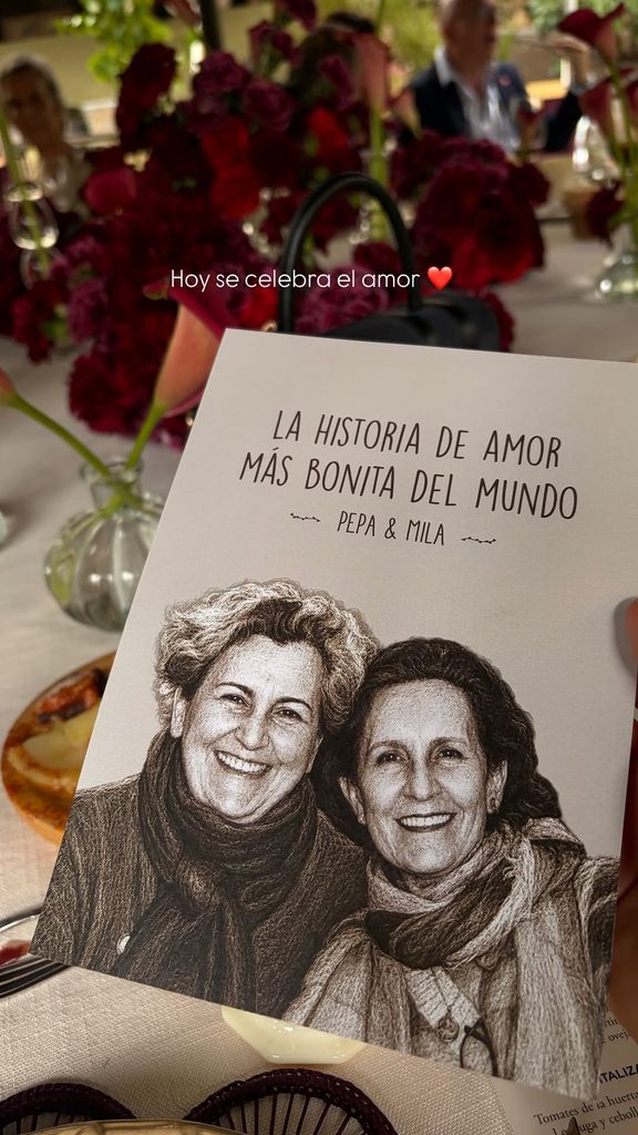 Detalle decorativo sobre las mesas con la imagen de la pareja
