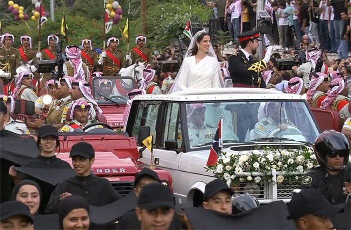 El desfile de Hussein y Rajwa de Jordania como recién casados