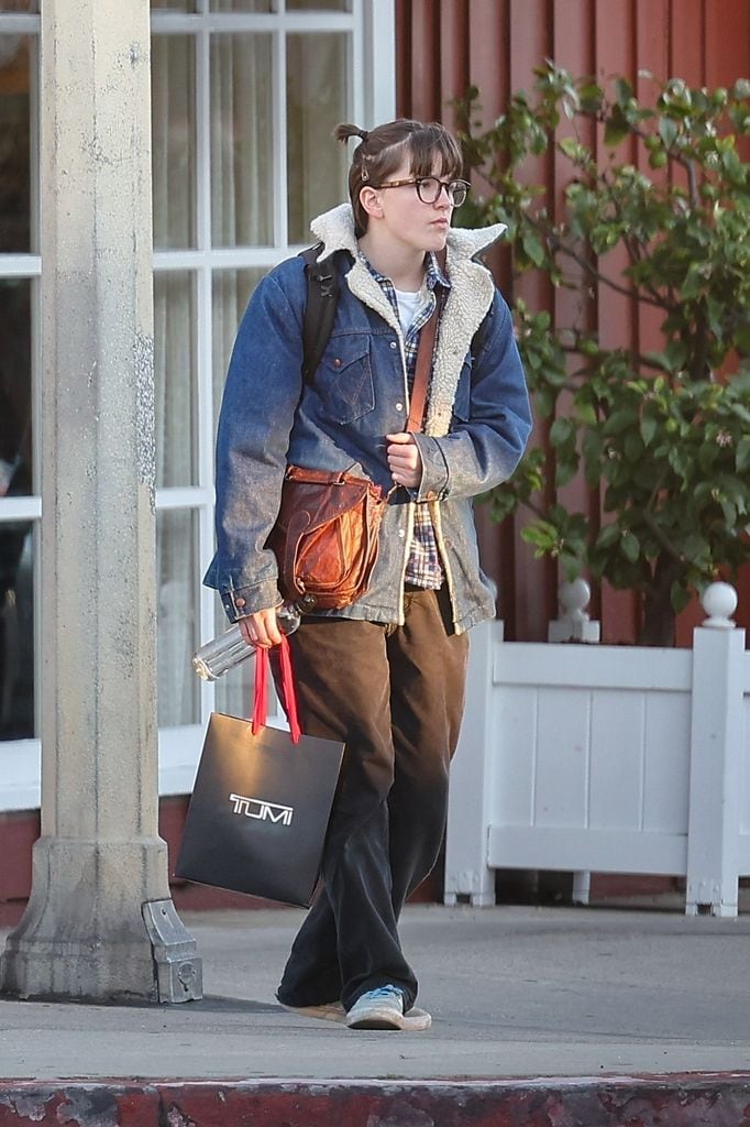 Fiel a su estilo, Fin Affleck lució un atuendo relajado e informal.