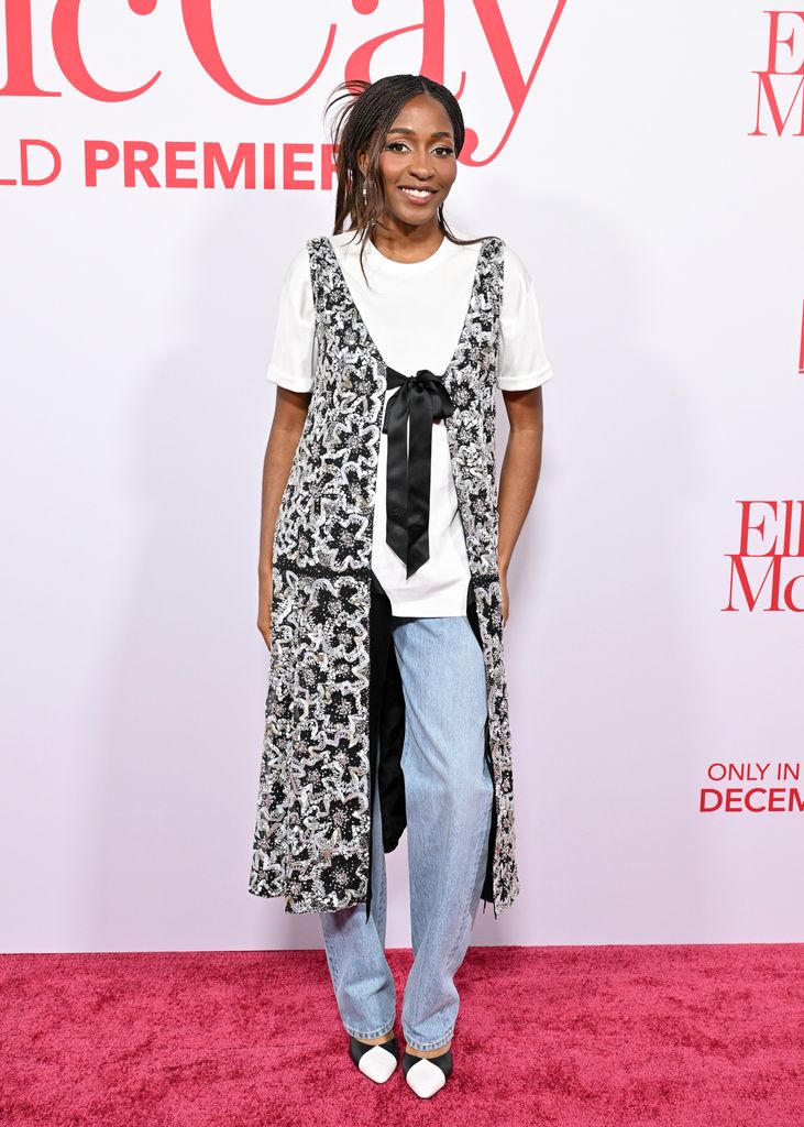 Ayo Edebiri viste Chanel en Los Ángeles.