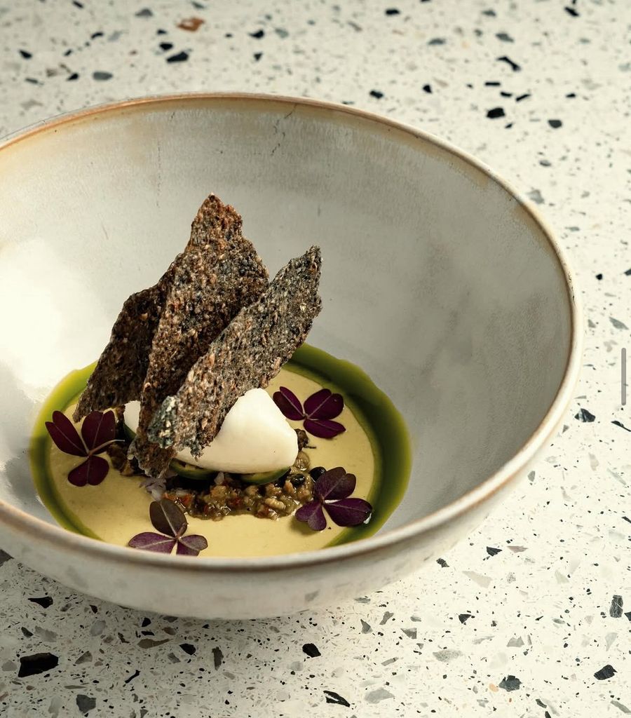 El estofado de almejas, inspirado en un "vuelve a la vida" se ha convertido en uno de los favoritos entre los comensales