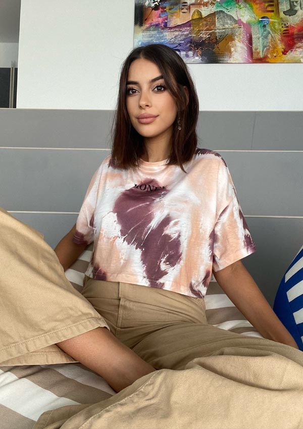 miss-raisa-posando-sentada