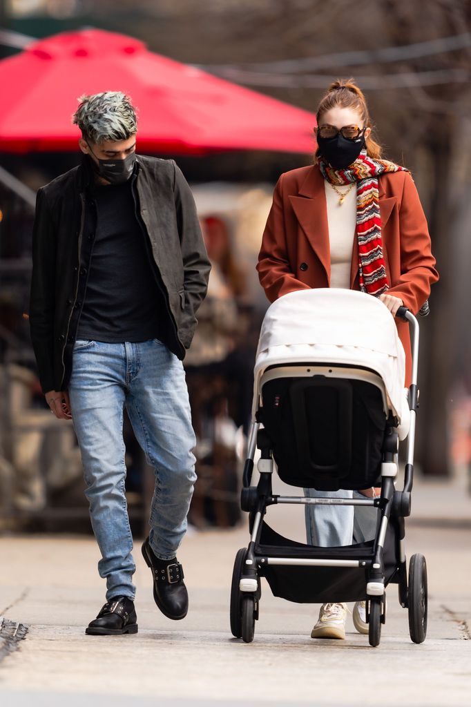 Zayn Malik y Gigi Hadid con su hija Khai