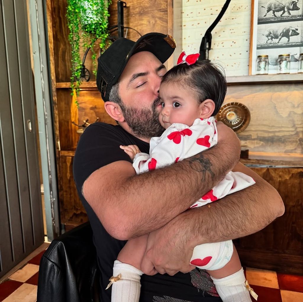 José Eduardo Derbez y su hija Tessa.