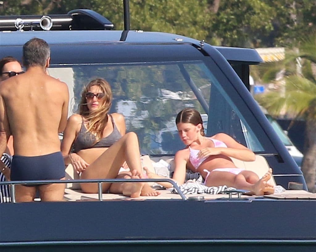 Gisele también estuvo acompañada por su hija Vivian, de 12 años, quien es la menor de sus hijos con Tom Brady.Gisele Bündchen y Joaquim Valente se muestran cariñosos en un paseo en bote en Miami