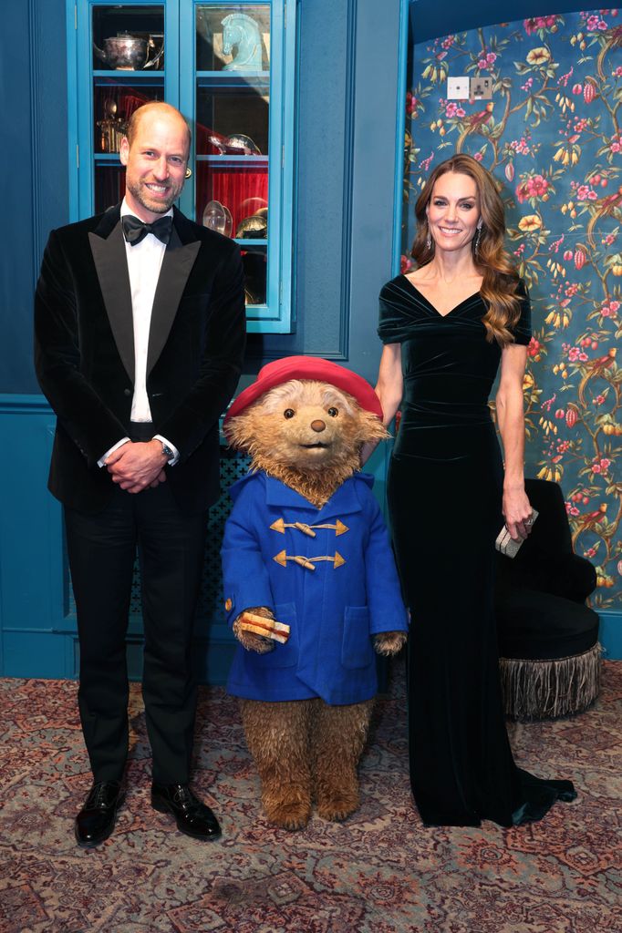 Los príncipes de Gales posan con el Oso Paddington 