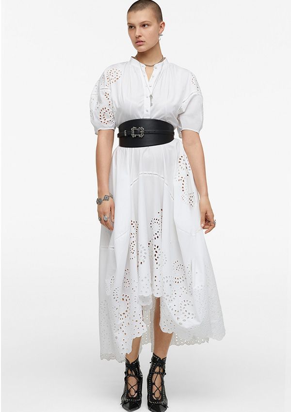 Marta Ortega escoge el vestido blanco más elegante que hay a la venta en Zara para ir a la hípica