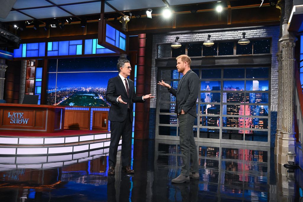 El príncipe Harry apareció por sorpresa en el programa, justo el mismo día que su esposa, Meghan Markle, lanzó su especial navideño.