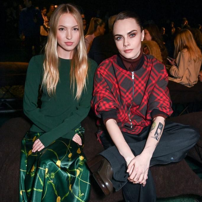 Lila Moss y Cara Delevingne