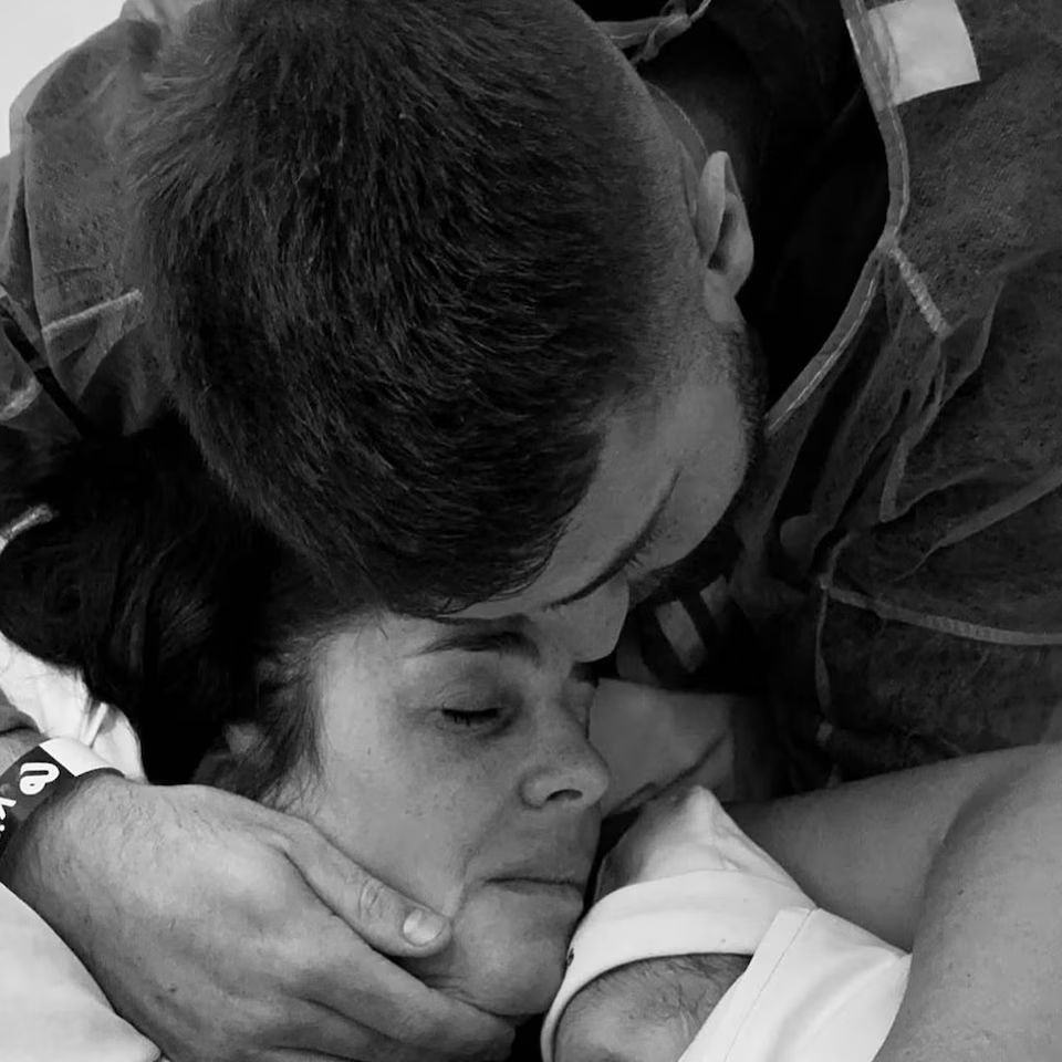 Anabel Pantoja y David en el nacimiento de Alma