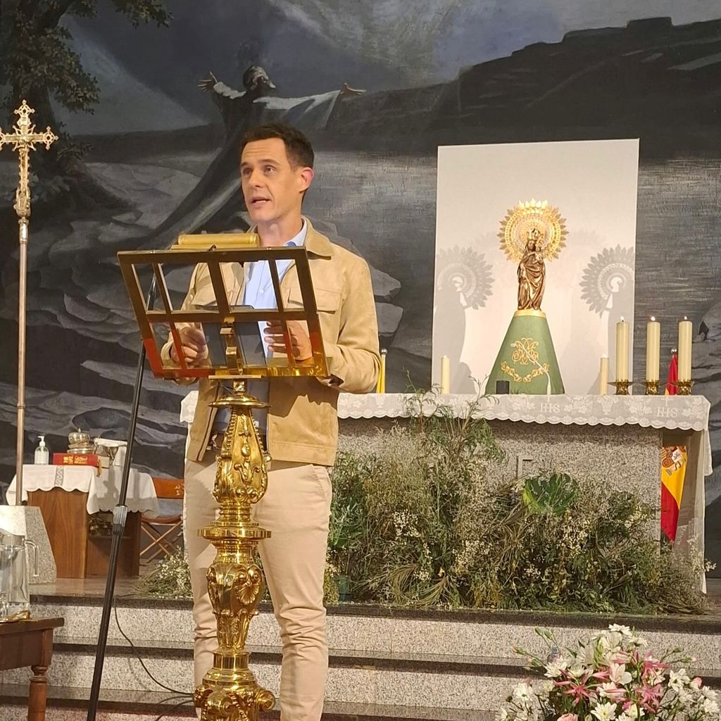 El presentador centró su discurso en la figura de la Virgen María