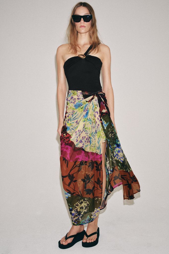 Falda pareo Zara junio 2026