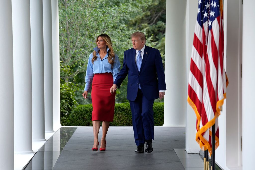 Melania Trump sorprende en su rentrée, más rubia y fiel a sus Manolos de 10 cm