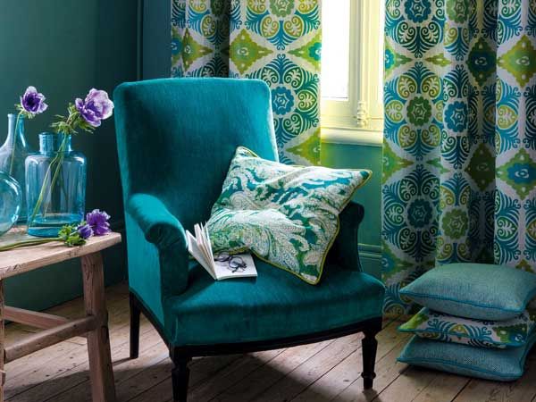 La combinación de azul y verde resulta, sin duda, refrescante y llena de optimismo. Un verdadero ‘must have’ del verano. Telas de Colefax, en Gastón y Daniela.
