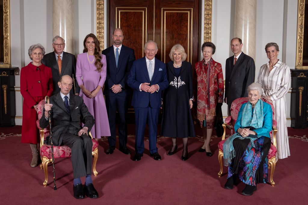 Posado de la Familia Real británica con motivo de la conmemoración por los 100 años de Isabel II