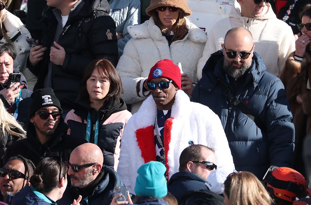 Snoop Dogg, entre los asistentes, sigue con preocupación el estado de Vonn tras su caída