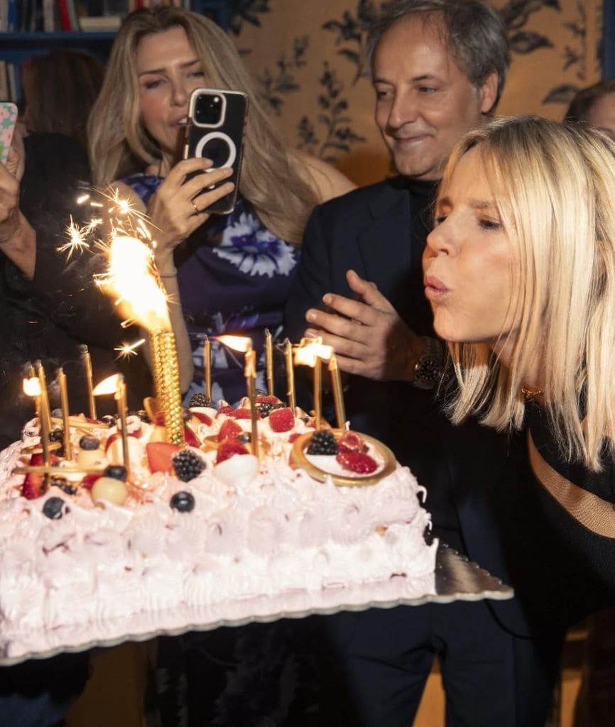 Eugenia Martínez de Irujo celebra su 57 cumpleaños entre amigos y familia.