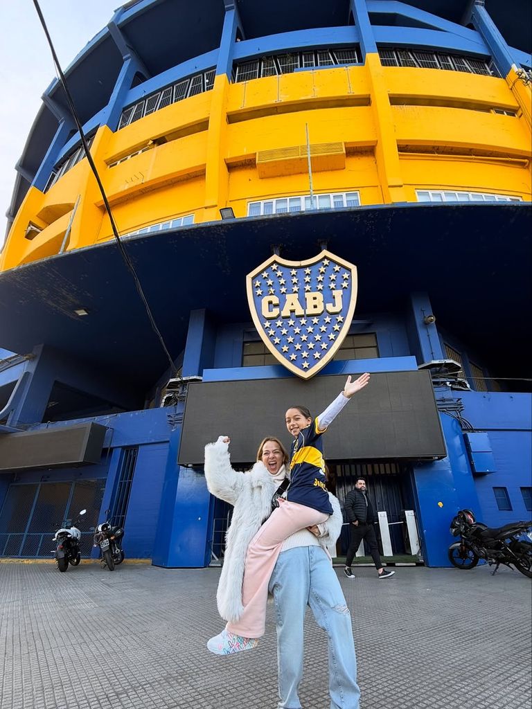 Madre e hija estaban felices por su visita al estadio 
