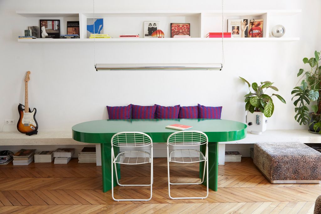 Mesa de comedor de color verde