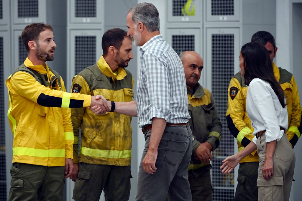 Los reyes Felipe y Letizia en Ourense para ver la devastación de los incendios del verno de 2025