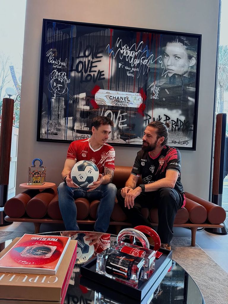 Fred Allard ha firama la equipación del equipo de Louis Ducruet para este partido benéfico