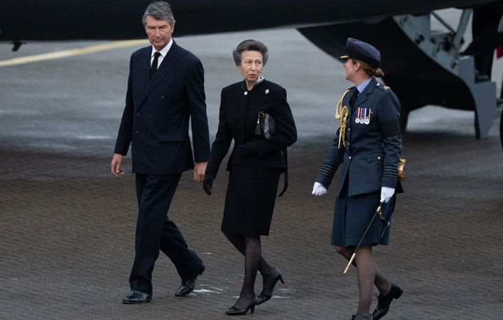 La princesa Ana recicla el traje negro que llevó al funeral de Diana de Gales