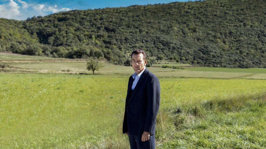 Clive Owen está al frente de 'Monsieur Spade', el thriller que se convertirá en tu nueva obsesión
