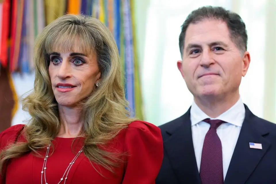 El director de Deoll Technologies y su mujer