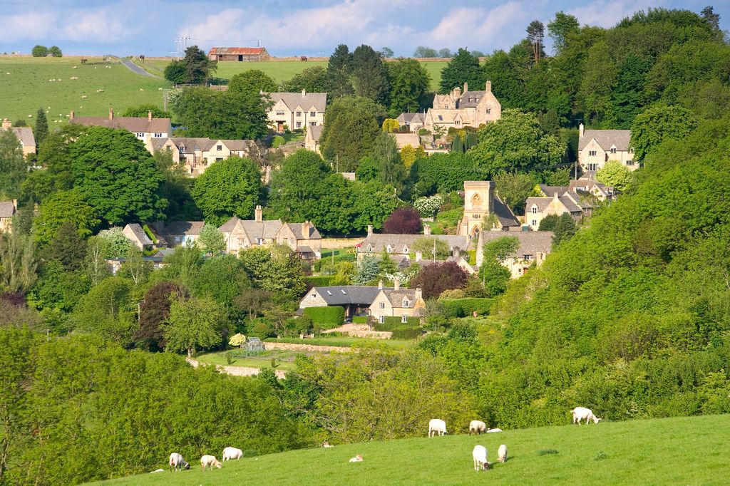 Los Cotswolds se perfilan como la opción con más posibilidades para los Sussex, que habrían buscado discretamente casa en la zona durante su última visita