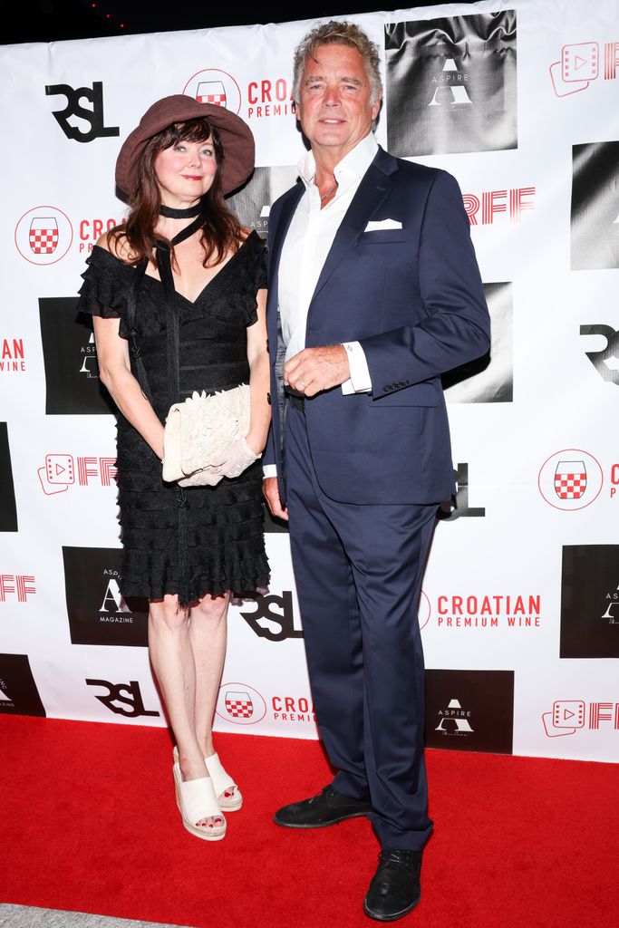  Dee Dee Sorvino y John Schneider