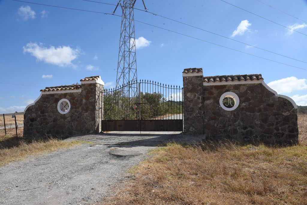La emblemática puerta de Cantora se convirtió durante décadas en uno de los símbolos más reconocibles de la finca